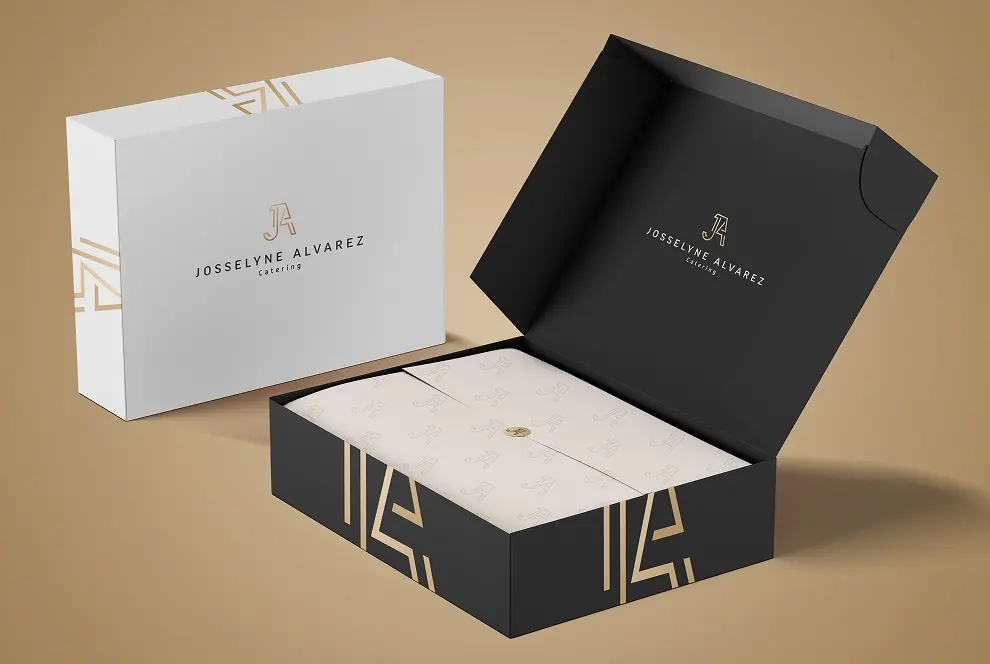 Cajas de packaging con la marca aplicada, proyecto de 3R Core